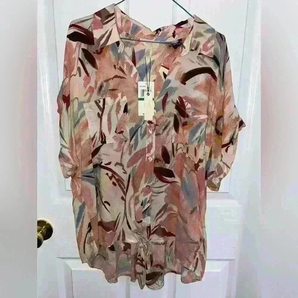 Cupio Tops - 💜 New with Tags Cupio Blush Short Sleeve Top